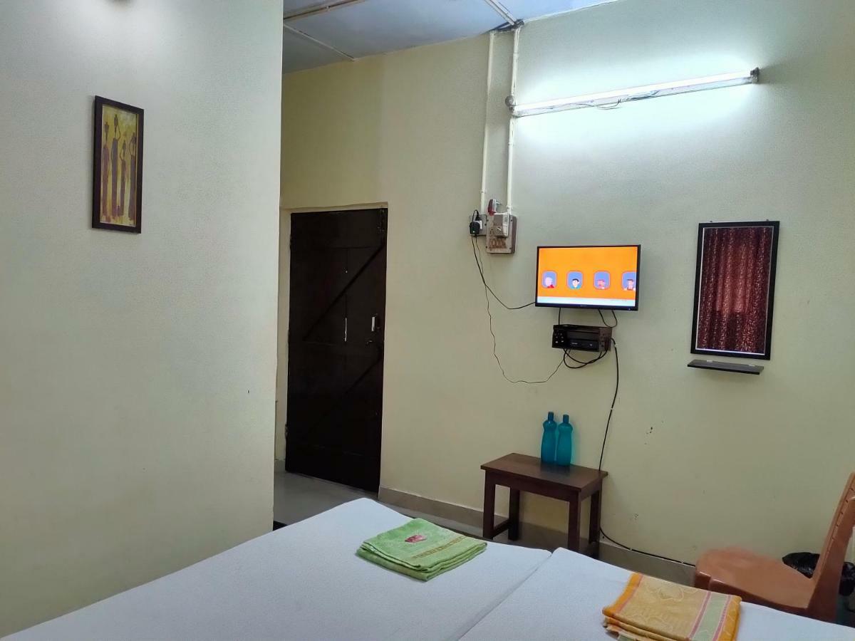 Chandrupal Lodging Guwahati Ngoại thất bức ảnh