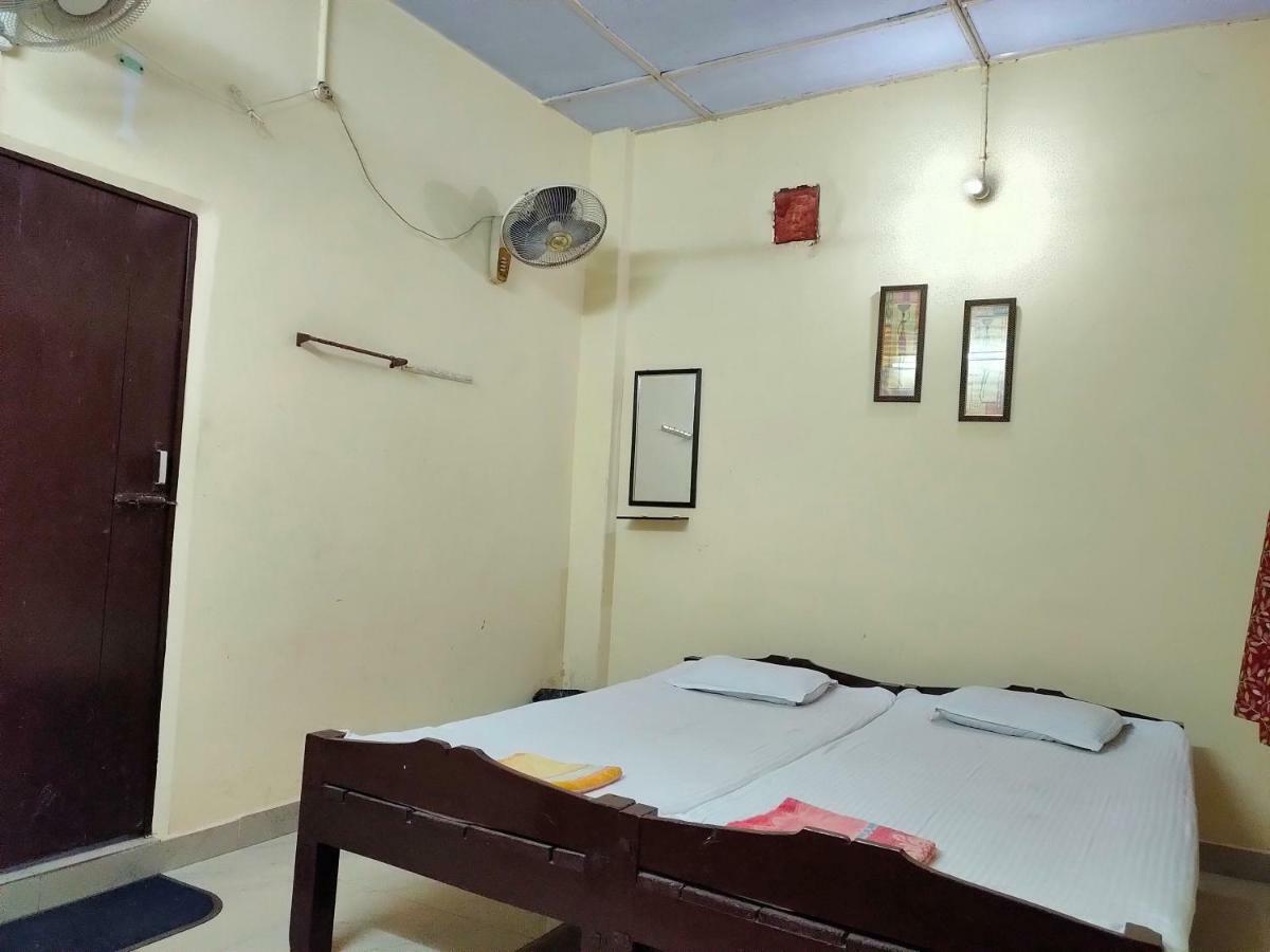 Chandrupal Lodging Guwahati Ngoại thất bức ảnh